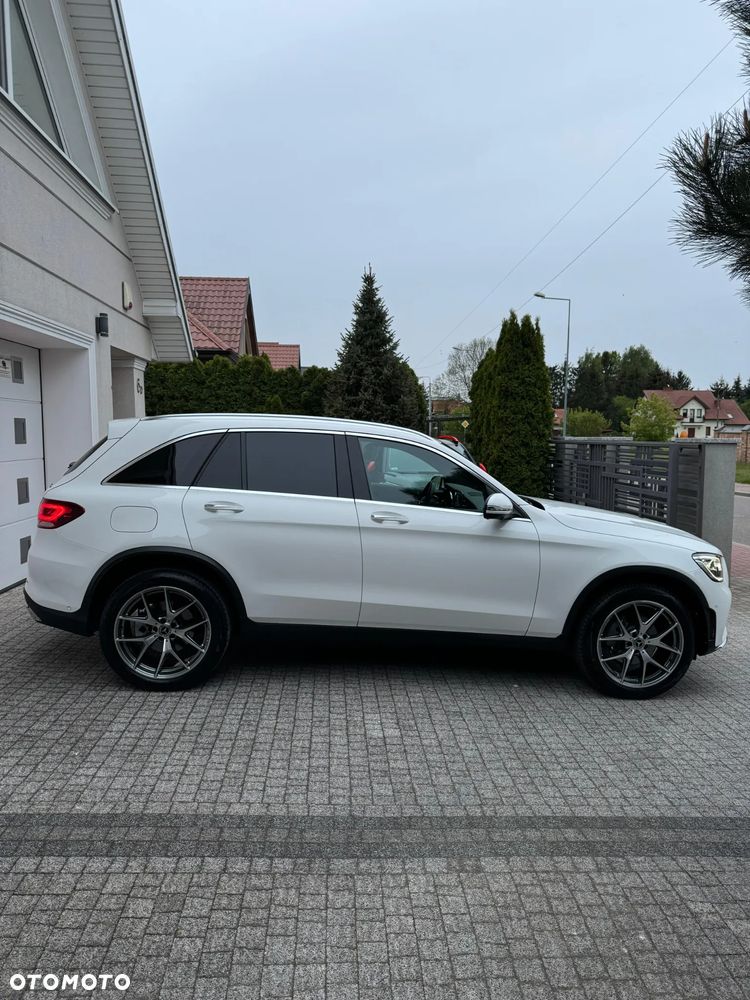 Mercedes-Benz GLC 300 4Matic 9G-TRONIC AMG Line - 2