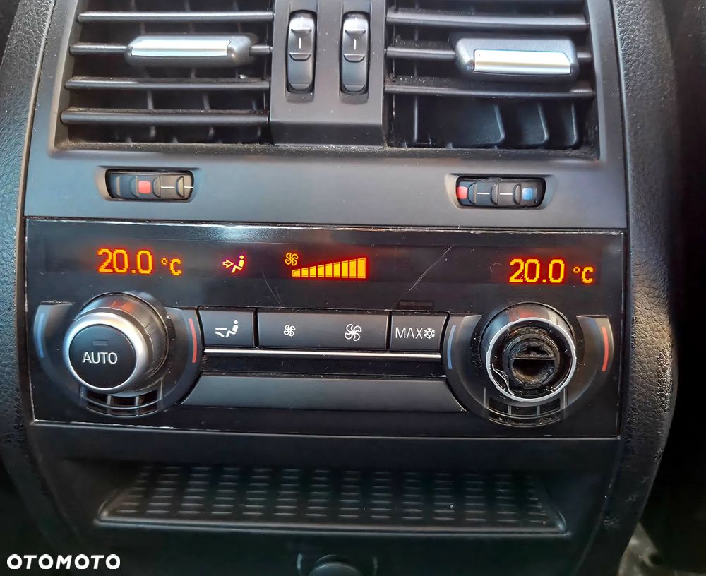 BMW Seria 5 550i Sport-Aut - 13