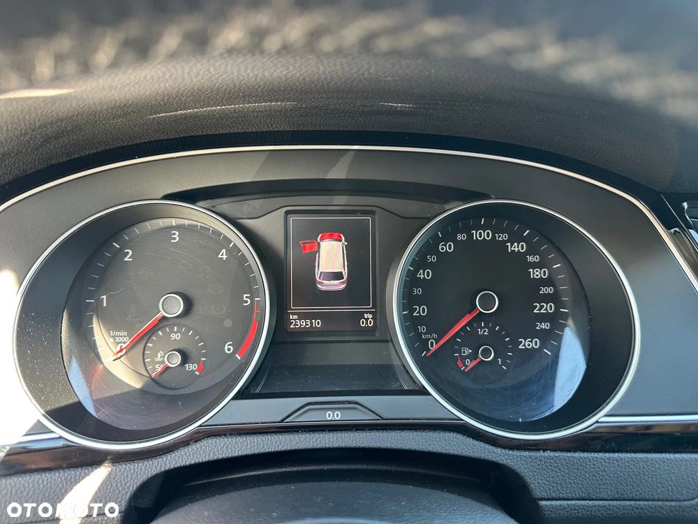 Volkswagen Passat - 12