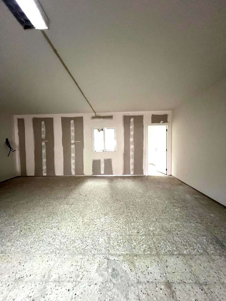 Armazém c/ Escritório e Casa de Banho - Grande imagem: 2/4