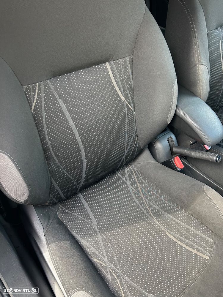 Peugeot 208 1.4 HDi SE Style - 23