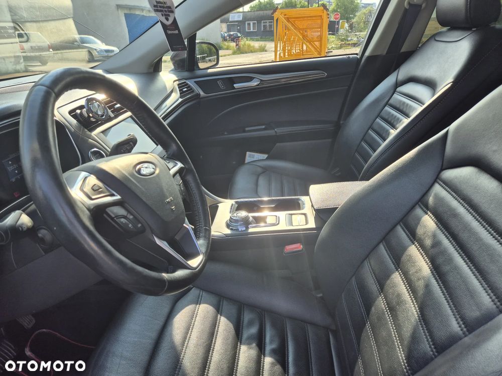 Ford Fusion 2.0 EcoBoost Titanium - 9