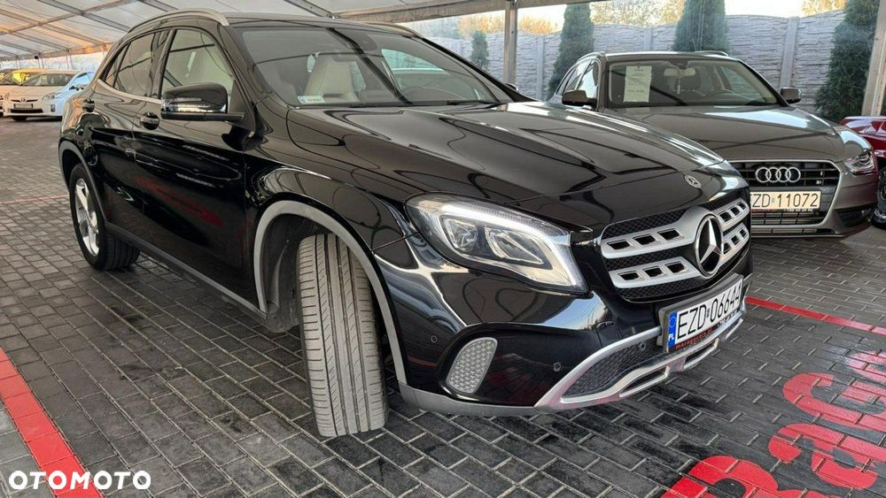 Mercedes-Benz GLA - 14