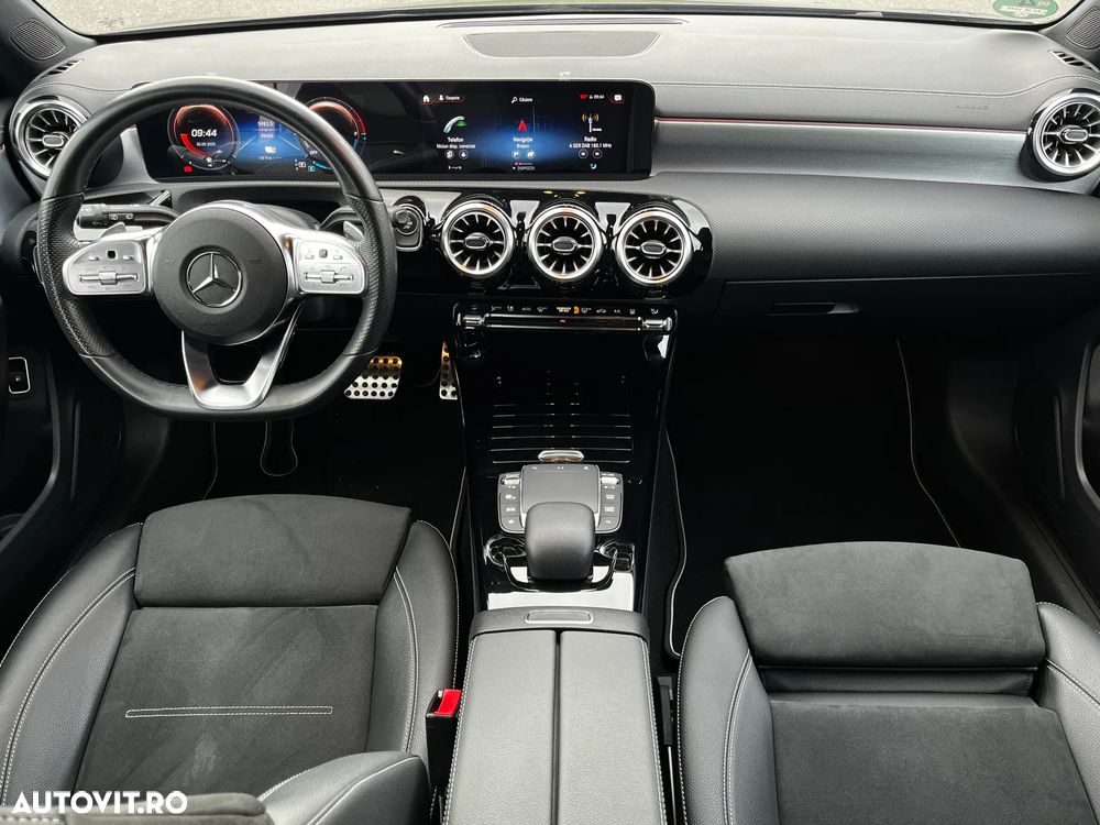 Mercedes-Benz A 250 e 8G-DCT AMG Line - 12