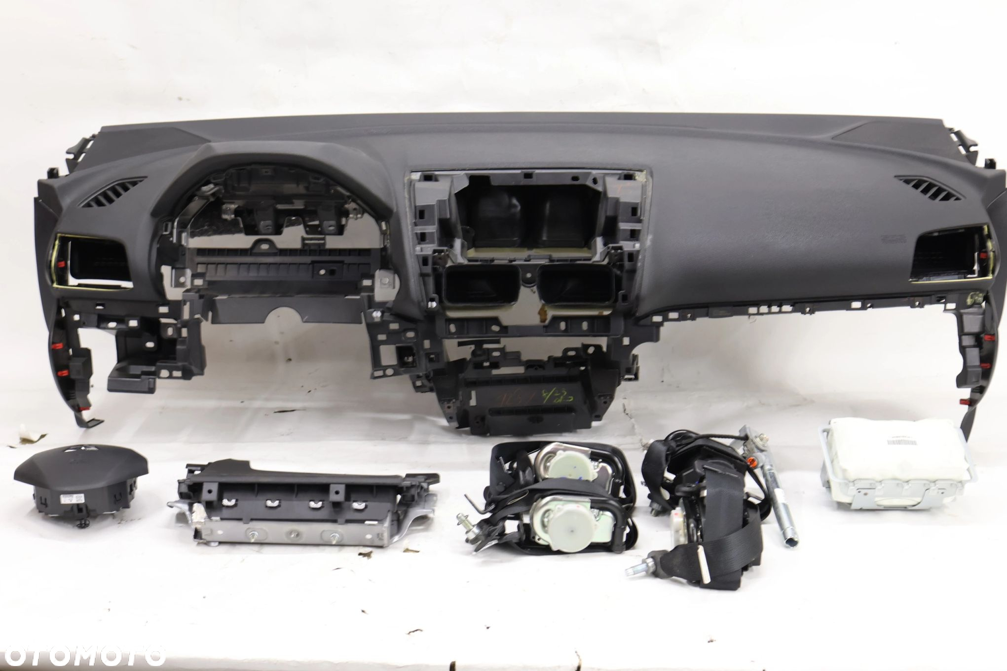 Mitsubishi Eclipse Cross konsola airbag 7030A702 - 7