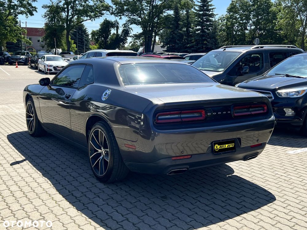 Dodge Challenger - 7