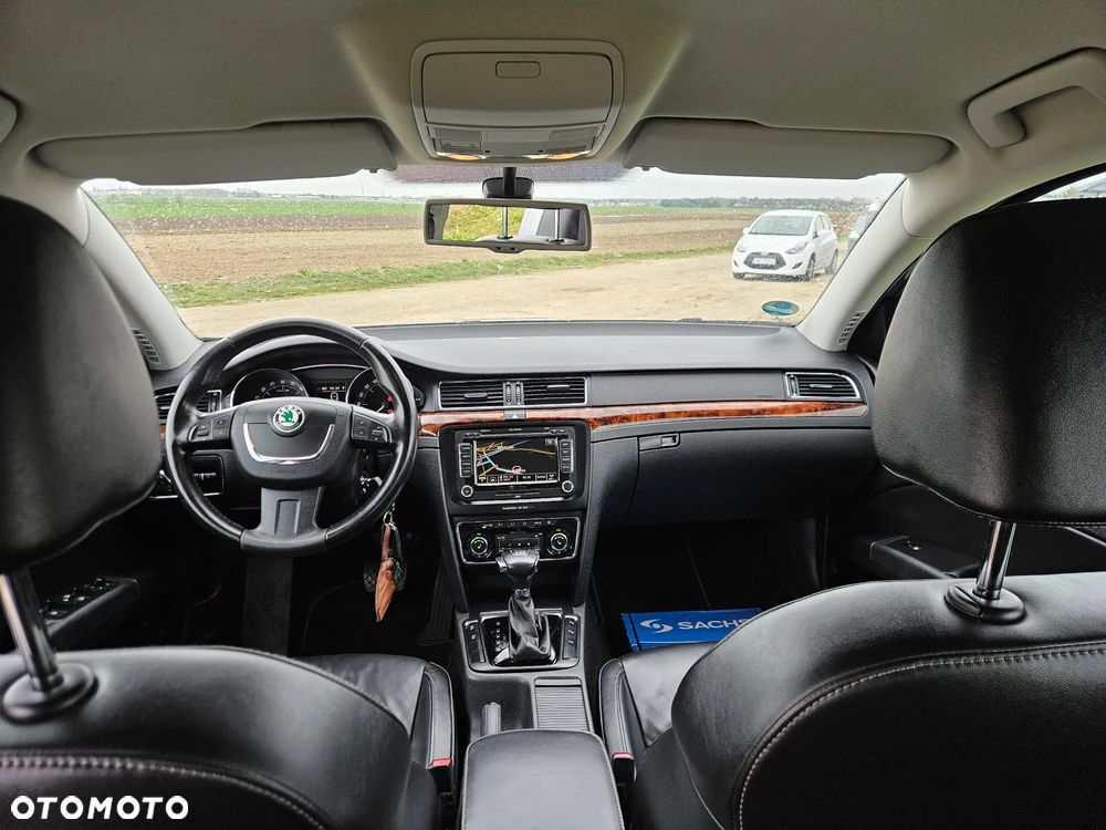 Skoda Superb 2.0 TDI DSG Elegance - 28