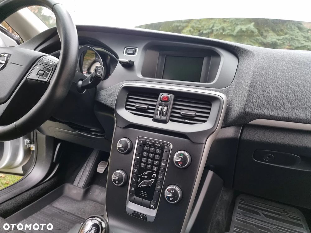 Volvo V40 D2 Drive-E Momentum - 19