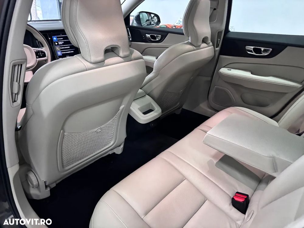 Volvo V60 V60CC B5 MHEV AT AWD Plus Bright - 23