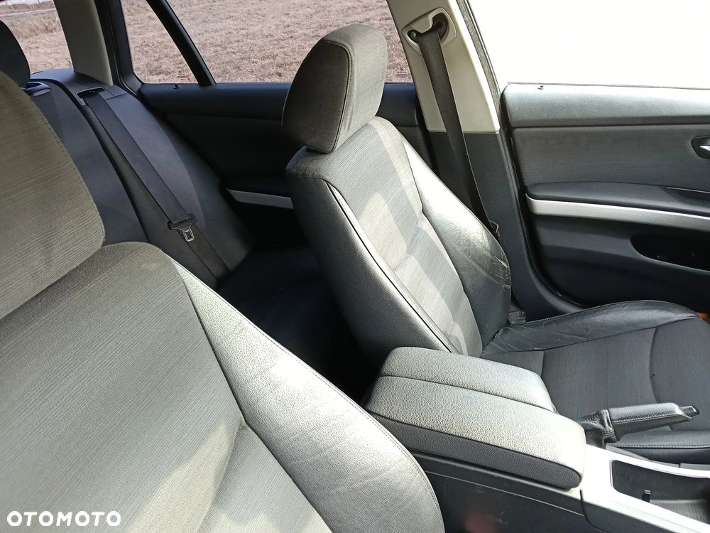 BMW Seria 3 320i - 12