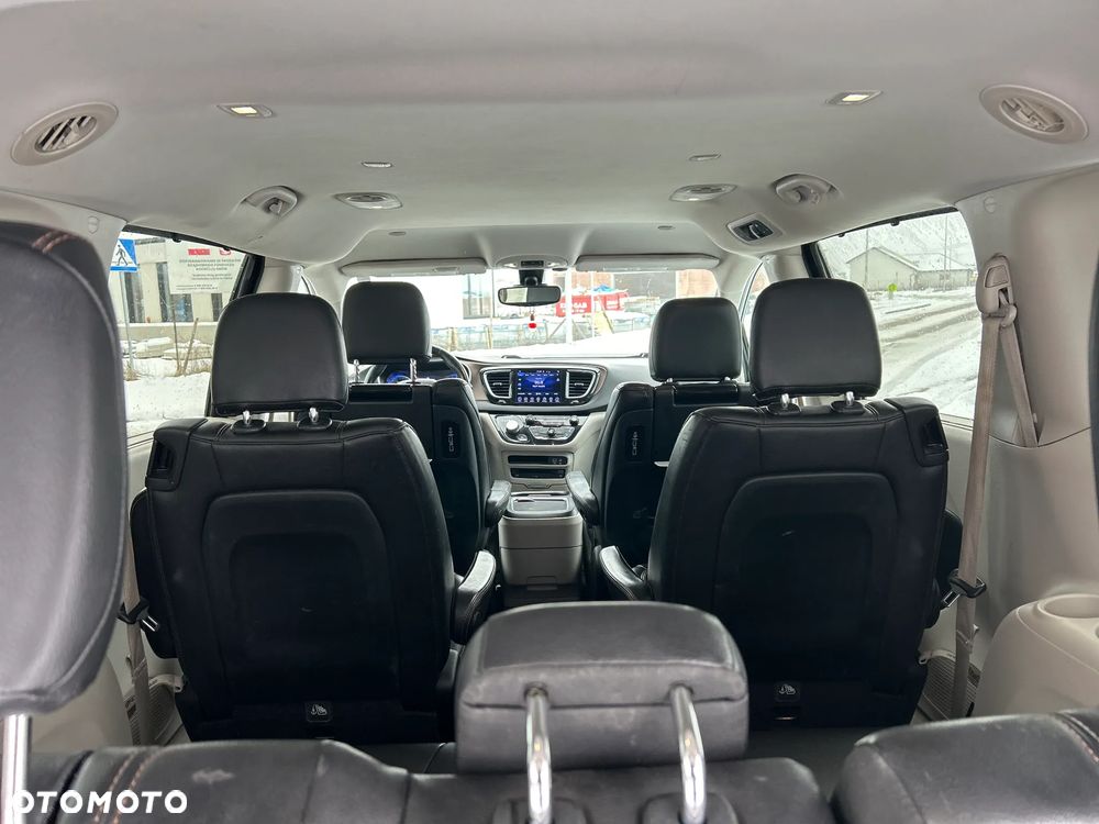 Chrysler Pacifica - 32