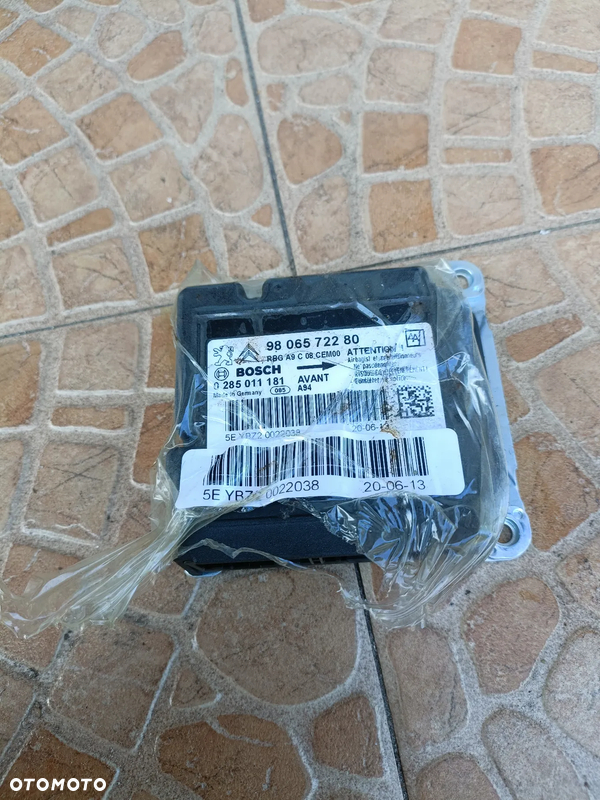 Peugeot 2008 I  sensor poduszki 9806572280