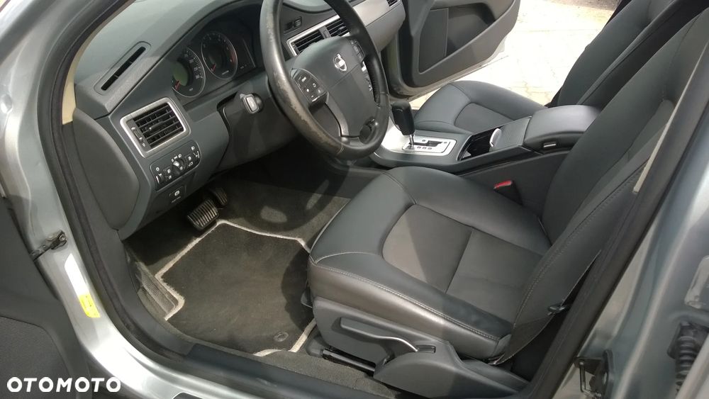 Volvo XC 70 D5 AWD Momentum - 10