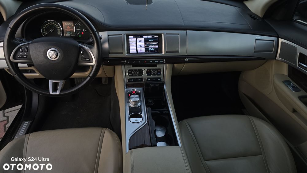 Jaguar XF 2.2 - 9