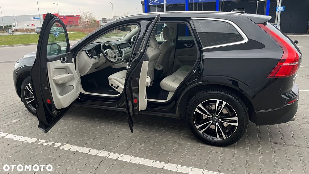 Volvo XC 60 B4 B Momentum Pro - 17