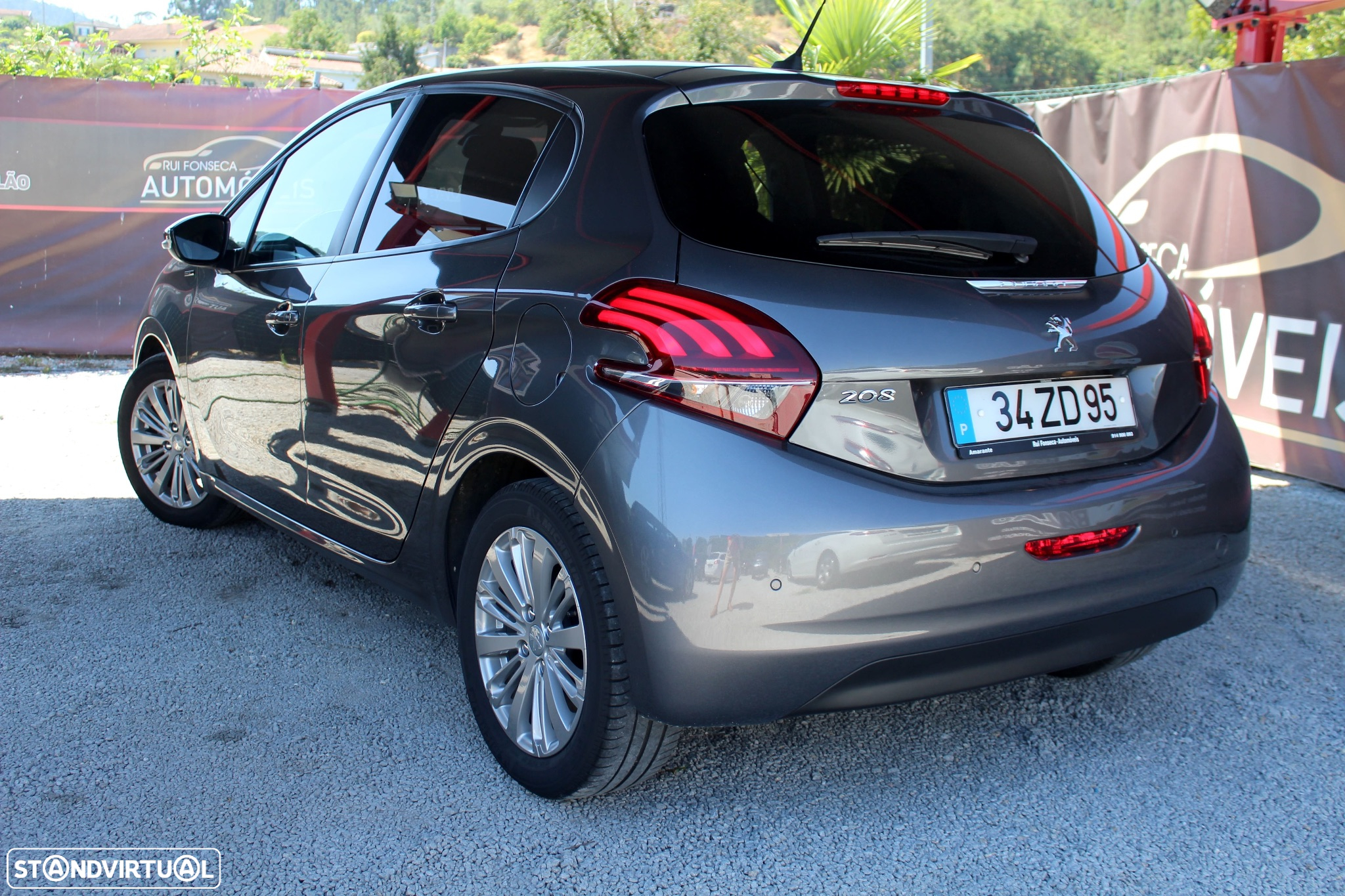 Peugeot 208 1.2 PureTech Signature - 4