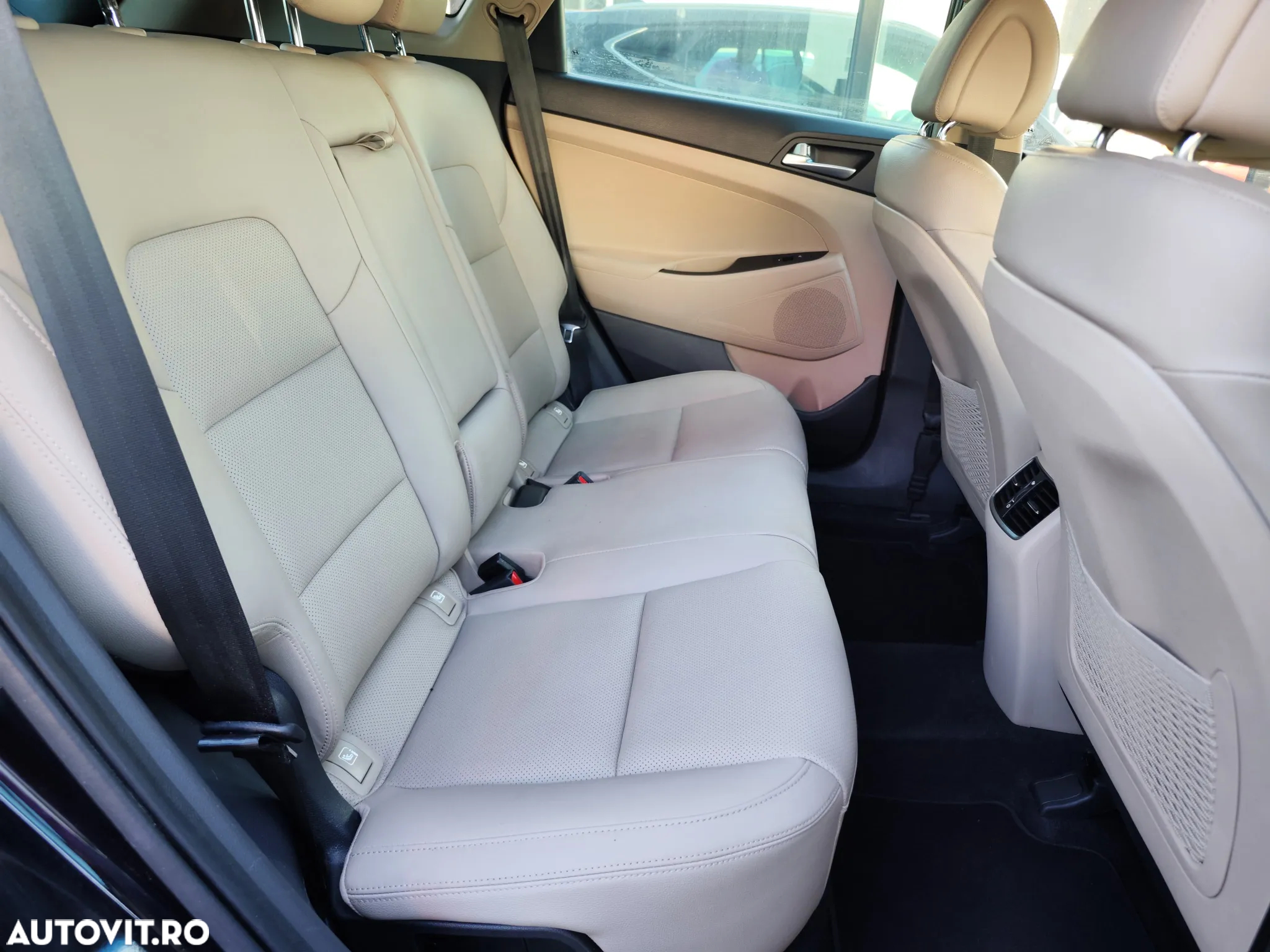 Hyundai Tucson 2.0 CRDI 4WD 8AT Luxury - 12