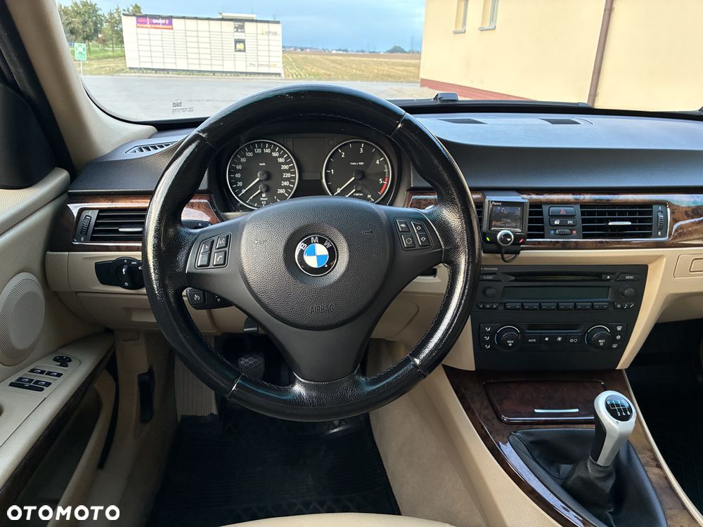 BMW Seria 3 320d - 10