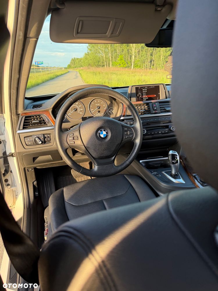 BMW Seria 3 320i - 8