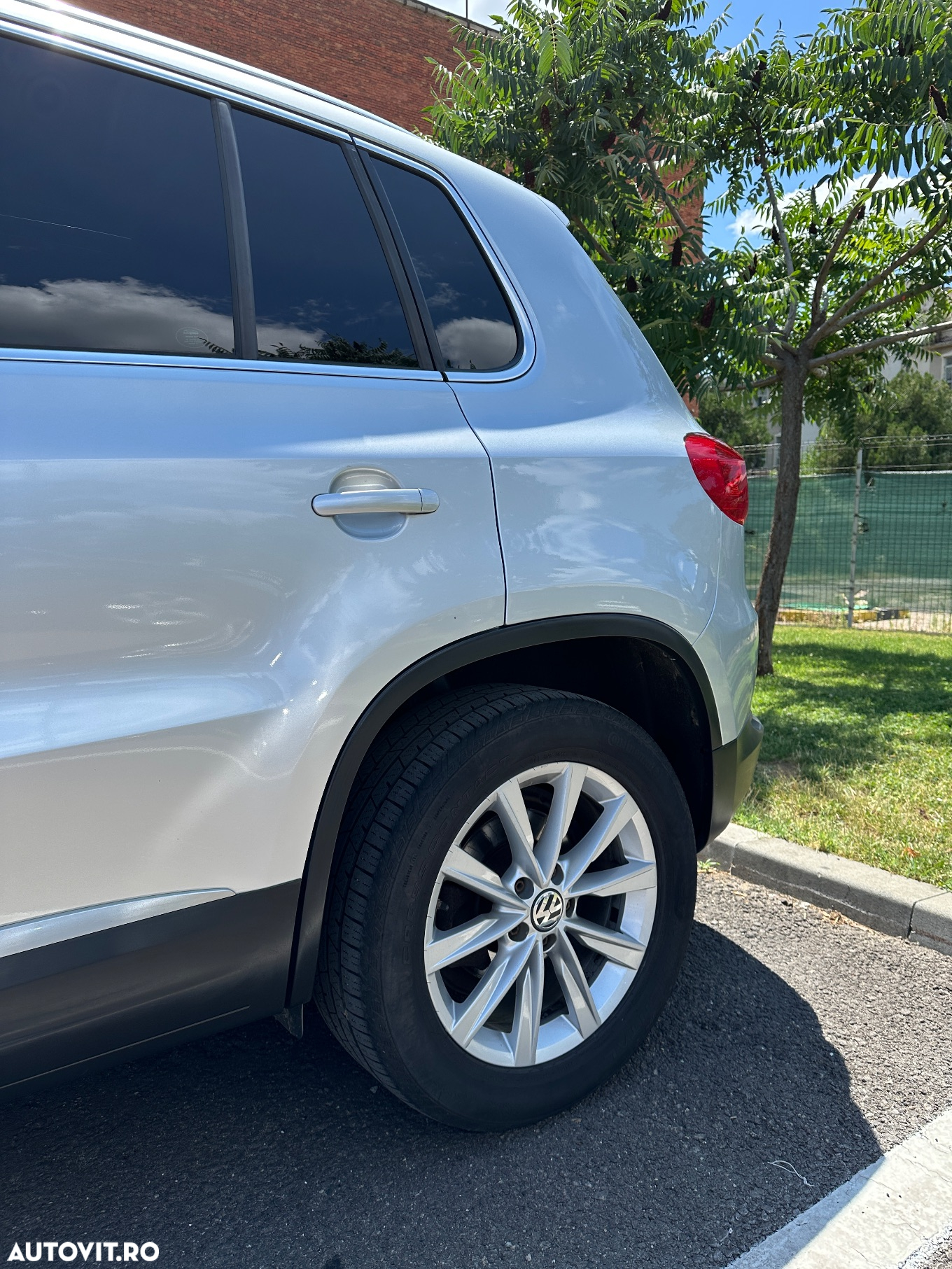 Volkswagen Tiguan 2.0 TDI 4Motion DSG Sport & Style - 4