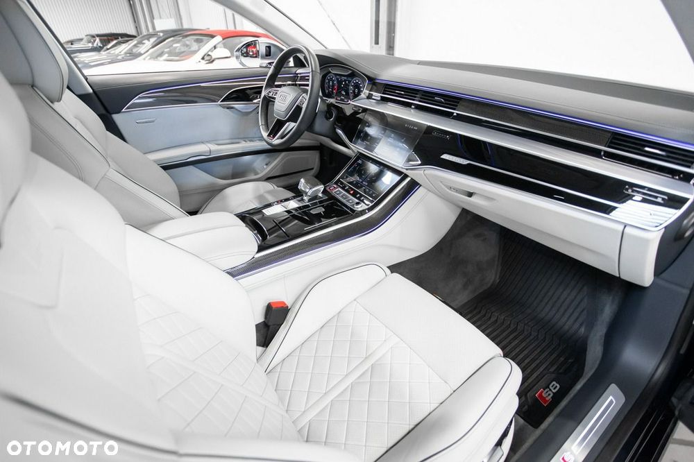 Audi S8 - 18