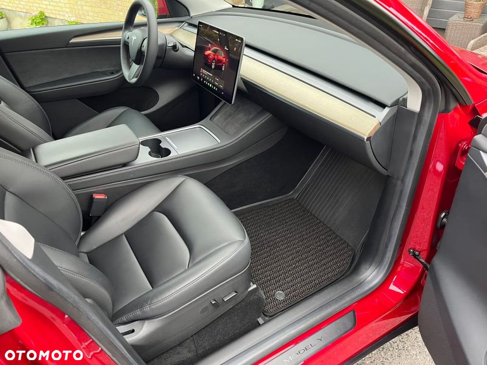 Tesla Model Y Long Range Dual Motor AWD - 17