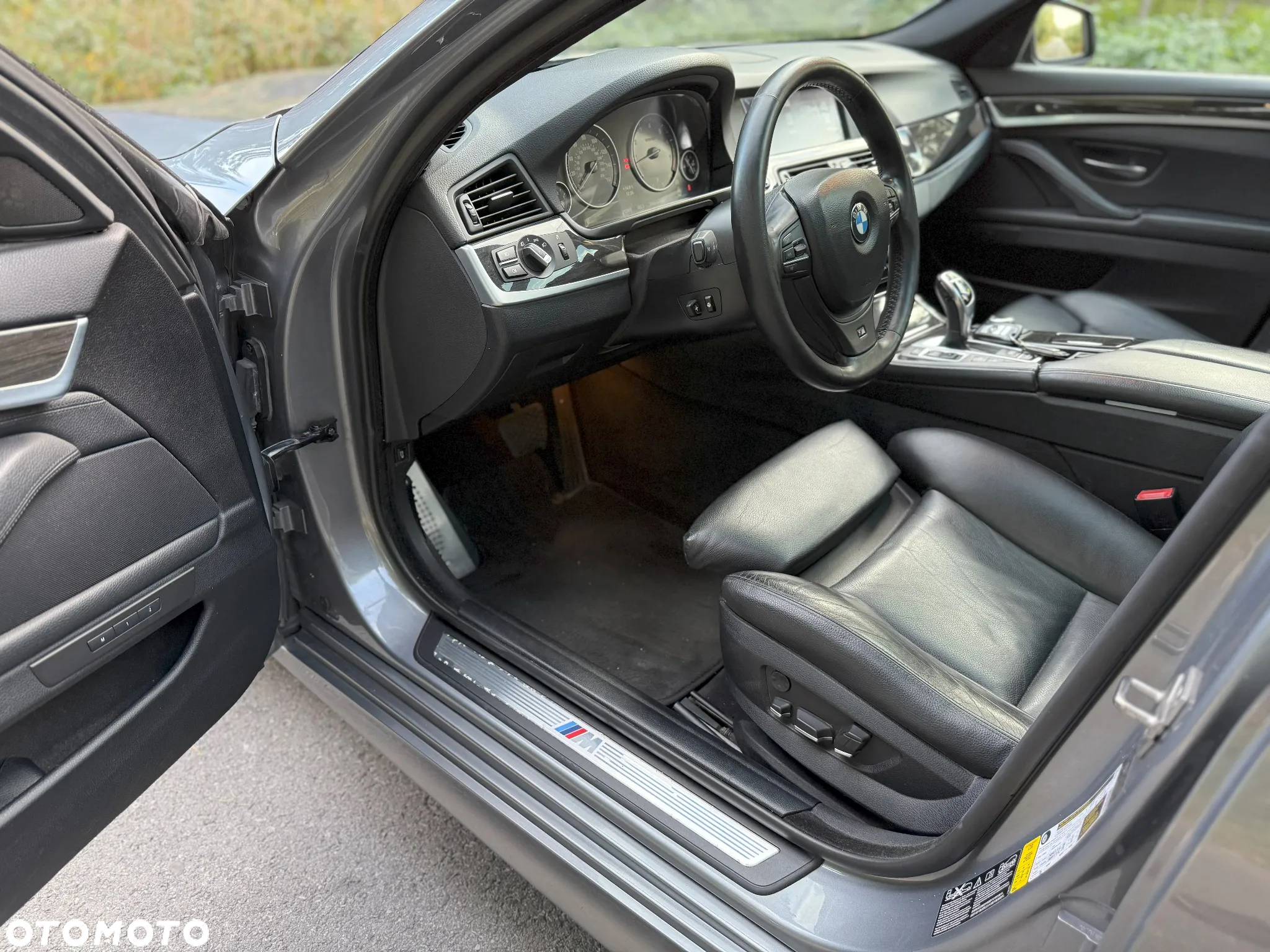 BMW Seria 5 550i - 23