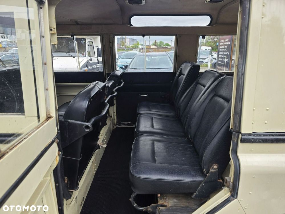 Land Rover Defender - 21