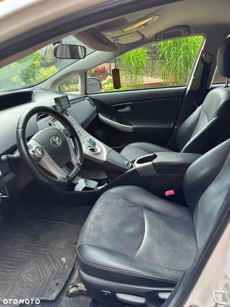 Toyota Prius 1.8 HSD Premium - 13