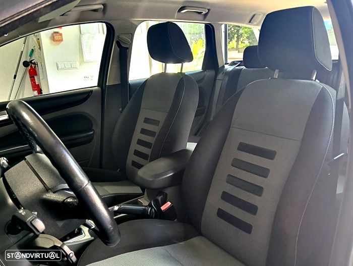 Ford Focus SW 1.4 16V Trend - 43