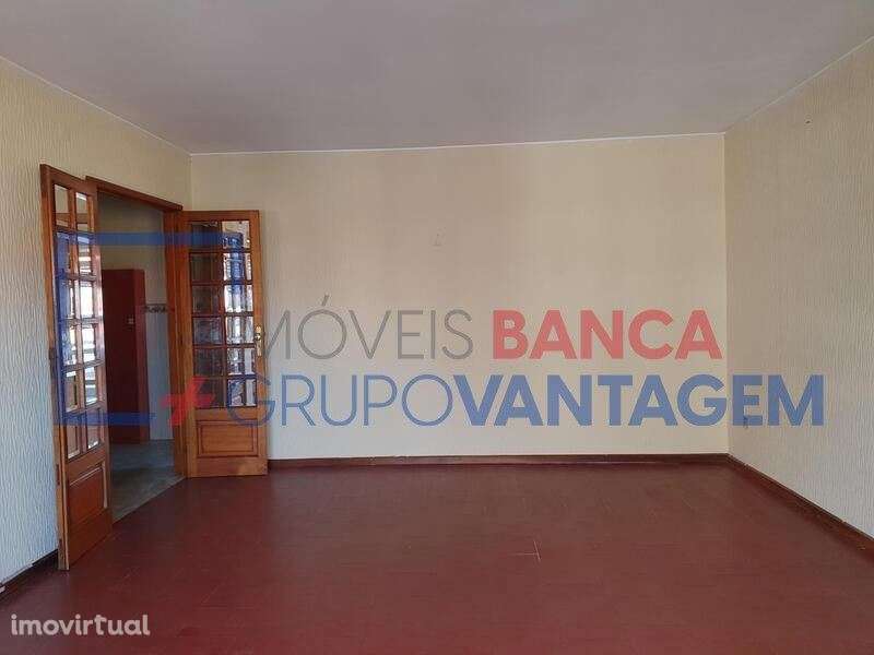 Apartamento T3 com varanda e garagem em Oliv. do Douro, V.N.Gaia - Grande imagem: 3/13