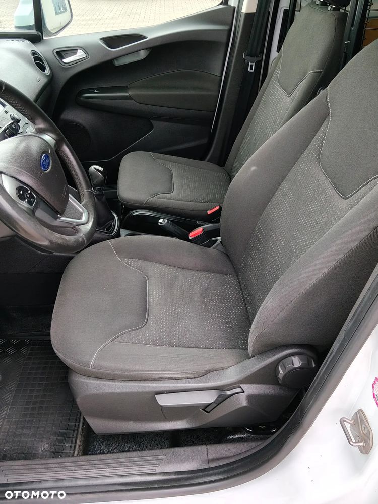 Ford Transit Courier - 8