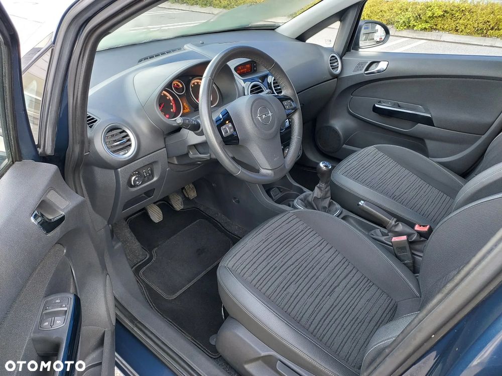 Opel Corsa 1.2 16V Cosmo - 17