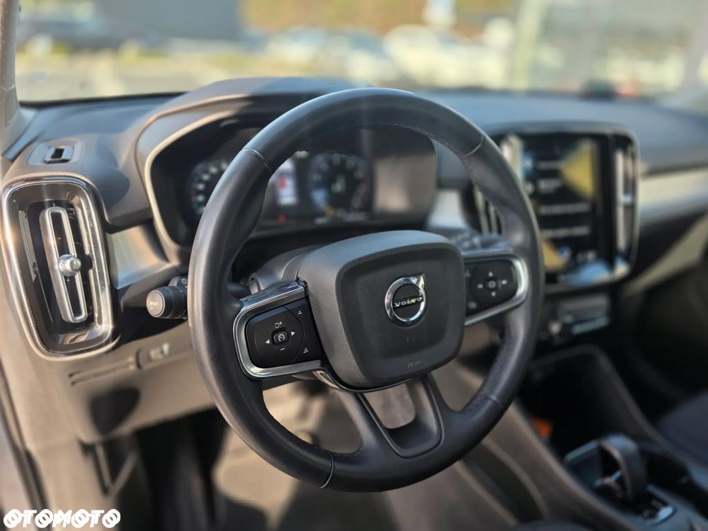 Volvo XC 40 T3 Momentum Pro - 26
