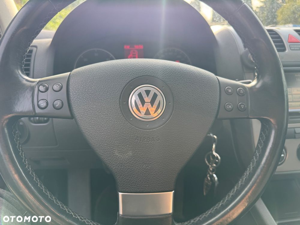 Volkswagen Golf 1.9 TDI DPF Edition BlueMotion - 4