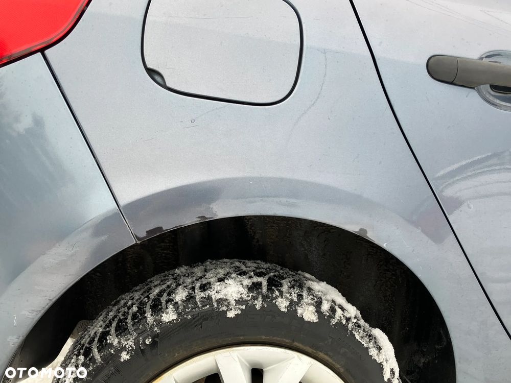 Renault Clio 1.2 16V Authentique - 10