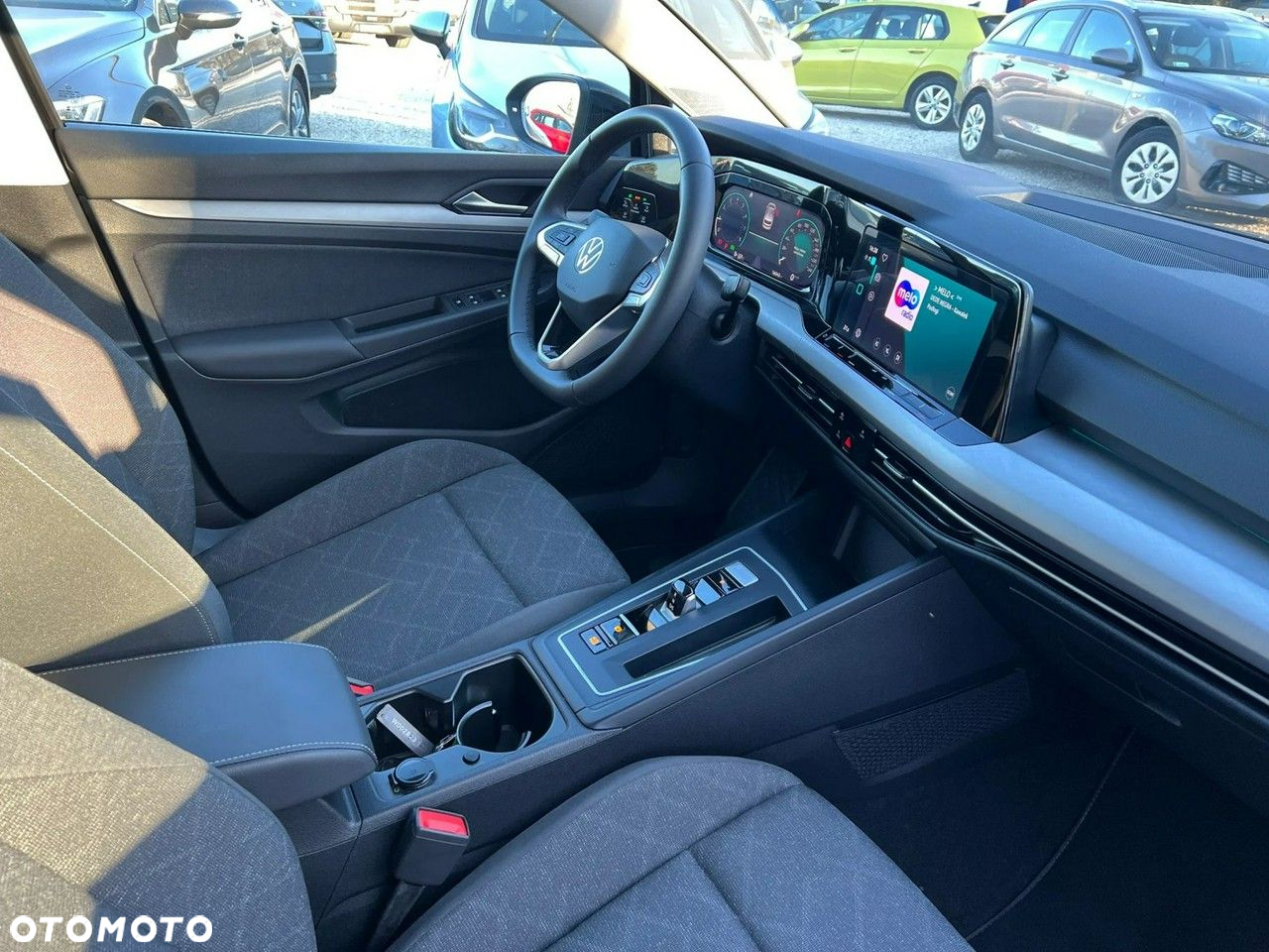 Volkswagen Golf VIII 1.5 eTSI Life DSG - 2