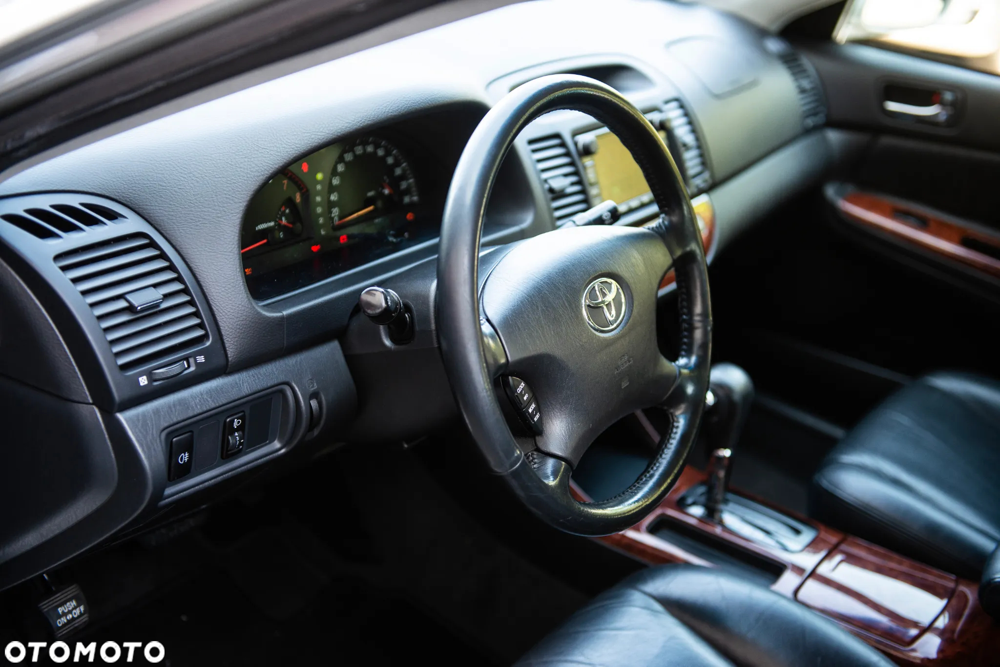 Toyota Camry 3.0 V6 - 17