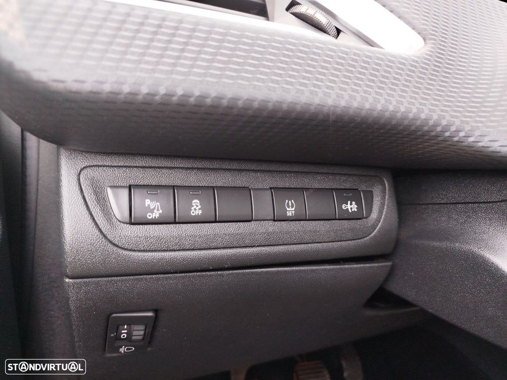 Peugeot 2008 1.2 PureTech Allure - 20