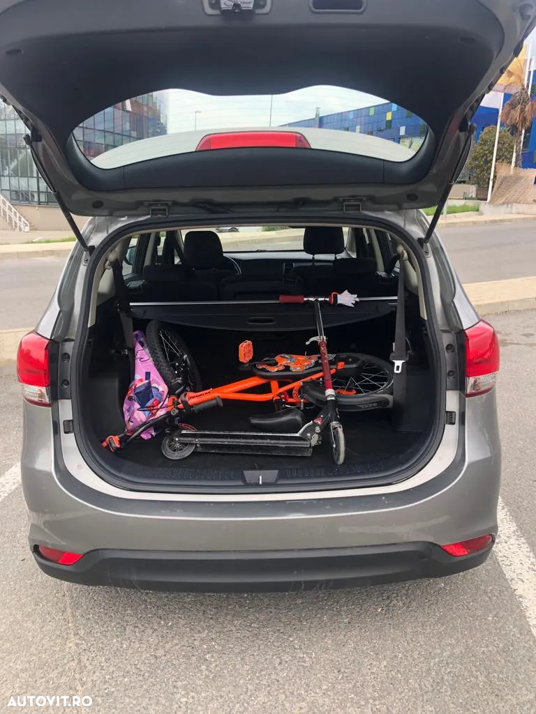Kia Carens 1.6 GDI FAMILY - 9