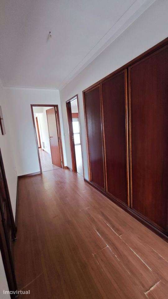 T-3 / Lugar garagem / Rua do Agro/ V.N.Gaia - Grande imagem: 2/15