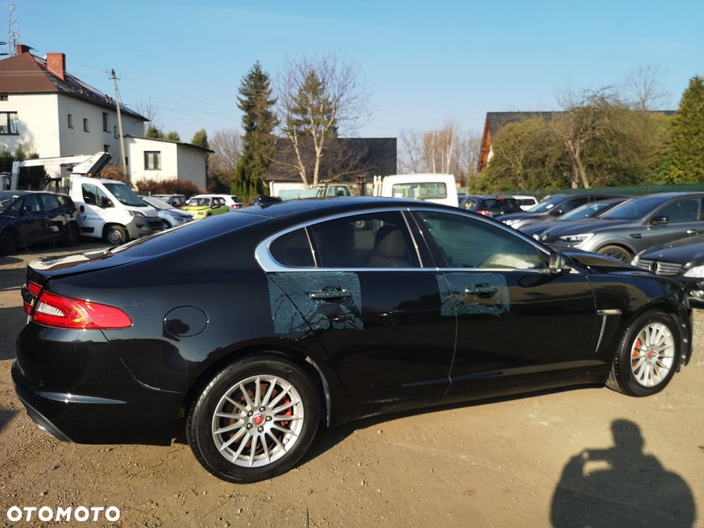 Jaguar XF 2.2 D Premium Luxury - 4