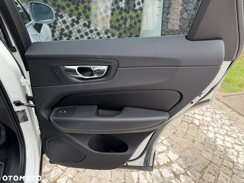 Volvo XC 60 D4 R-Design - 39
