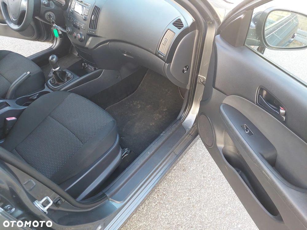 Hyundai i30 1.4 Base + - 11