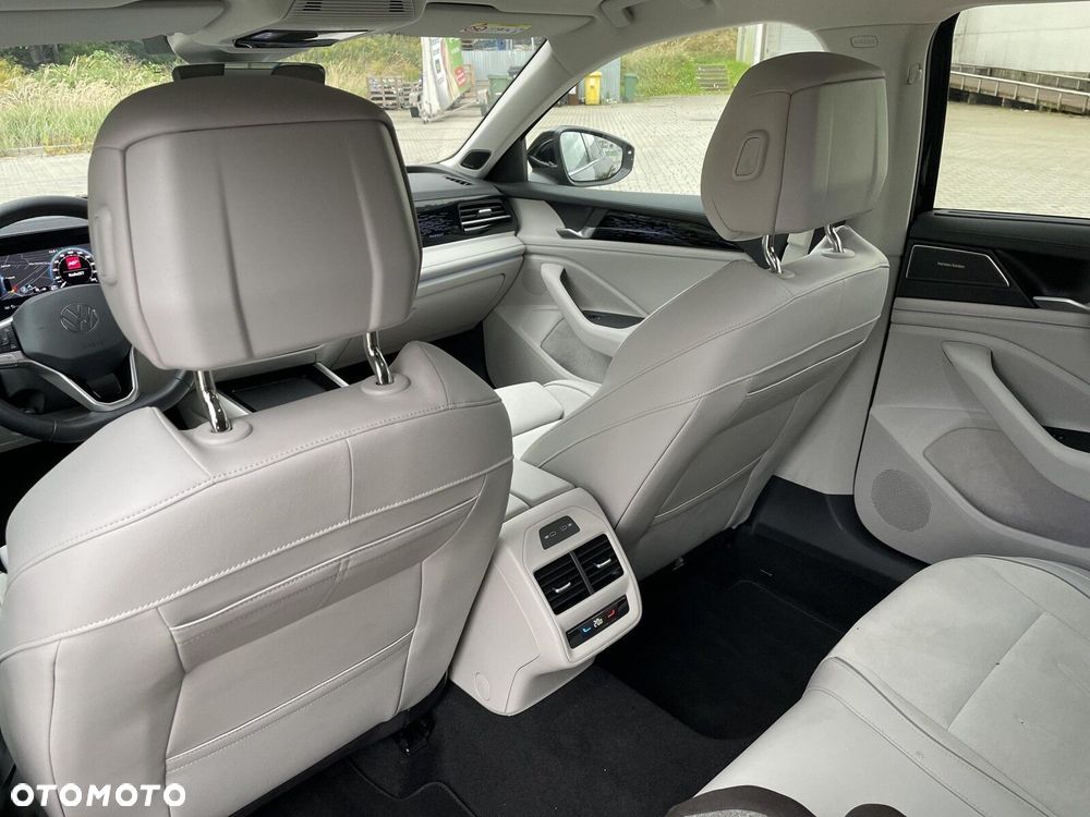 Volkswagen Passat - 31