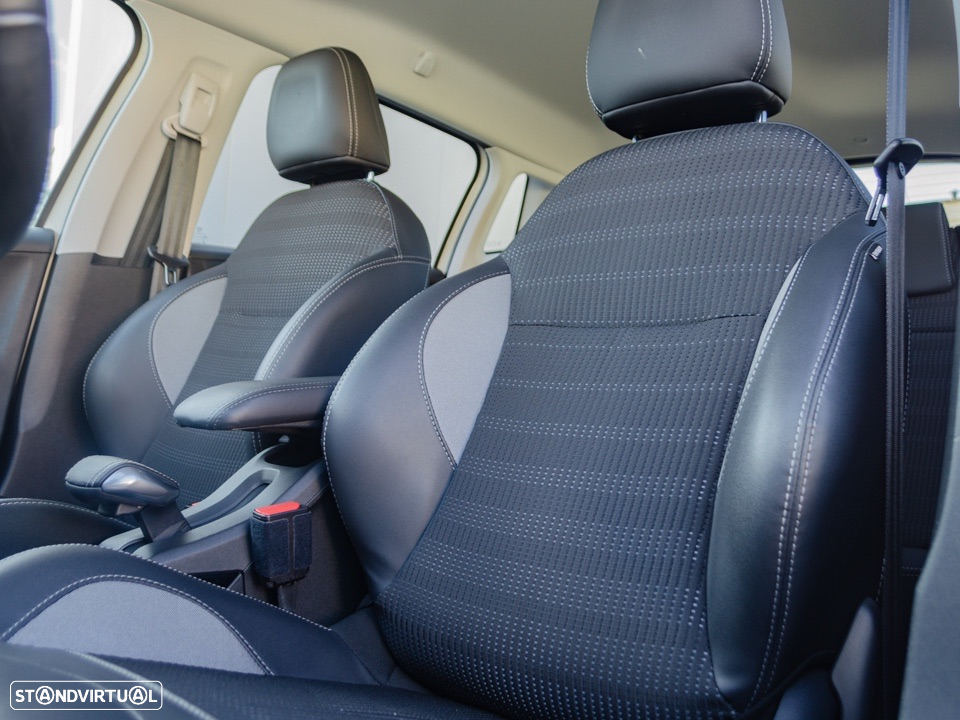 Peugeot 2008 1.2 PureTech Allure EAT6 - 26