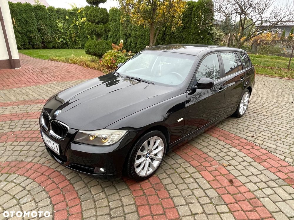 BMW Seria 3 318i Touring - 9