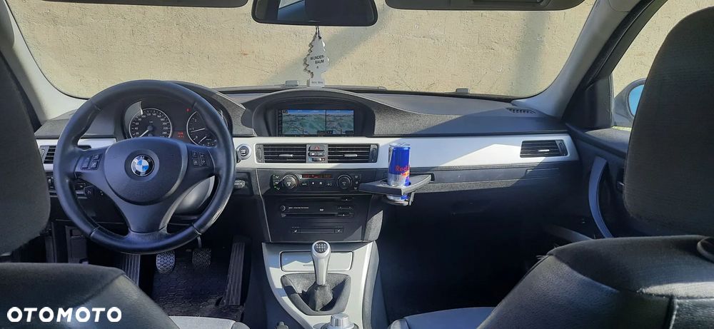 BMW Seria 3 320i - 9