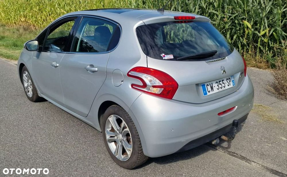 Peugeot 208 - 5
