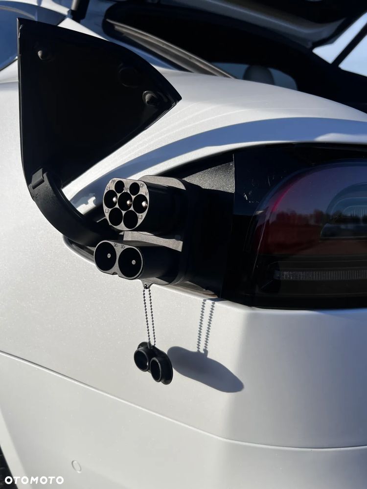 Tesla Model S Long Range - 11